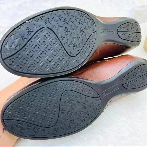 Aravon Brown Leather Comfort Slip On Loafers Size 8D - Picture 14 of 16